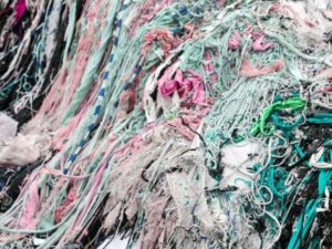diversi rifiuti tessili da smaltire diversi rifiuti tessili da smaltire
